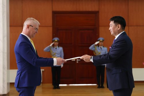 Өнөөдөр таван улсын Элчин сайд итгэмжлэх жуух бичгээ өргөн барьжээ